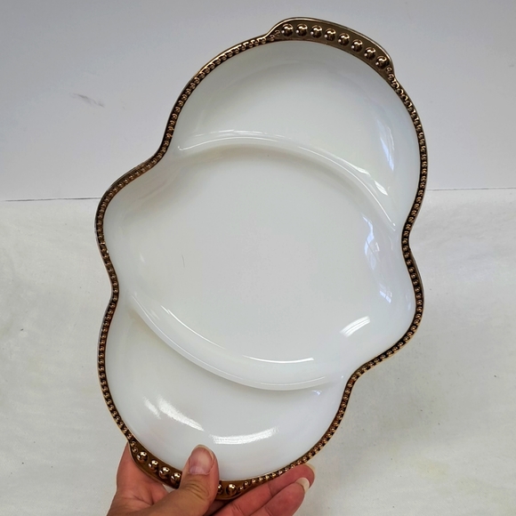 Milk glass Vintage relish tray - Picture 3 of 3